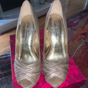 Champagne metallic fabric heel. Size 7